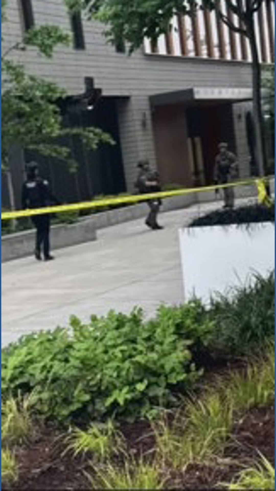 Police lifts shelter in place after standoff at Vancouver Waterfront ...