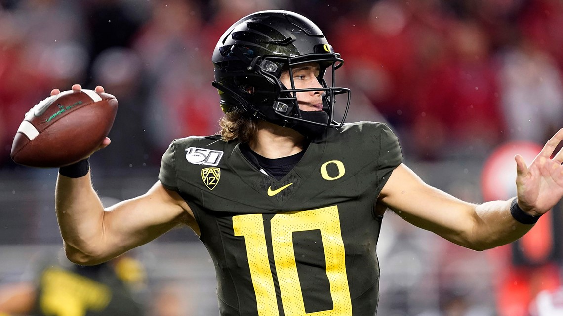 Justin Herbert selected by Los Angeles Chargers at No. 6 in NFL draft 