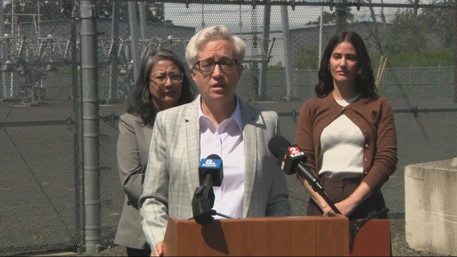 Kotek halts data center projects on state land amid water, energy concerns