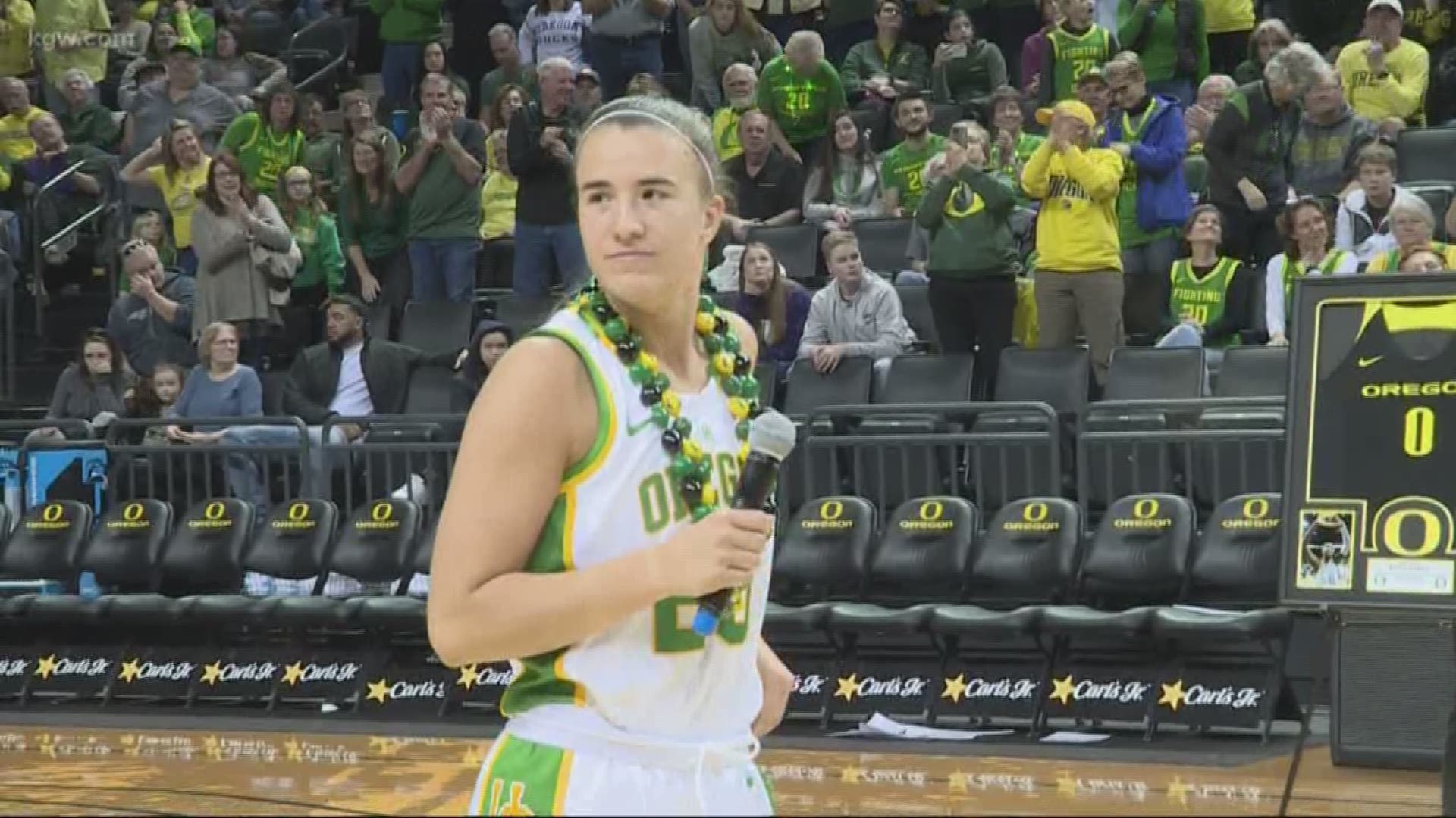 Fans gave Sabrina Ionescu and three other seniors a touching sendoff before the Ducks crushed Washington for an undefeated home season.