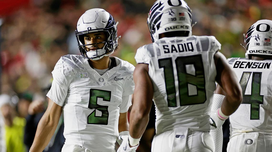 Oregon vs. Wisconsin: Ducks host Badgers in Week 9 Big Ten showdown