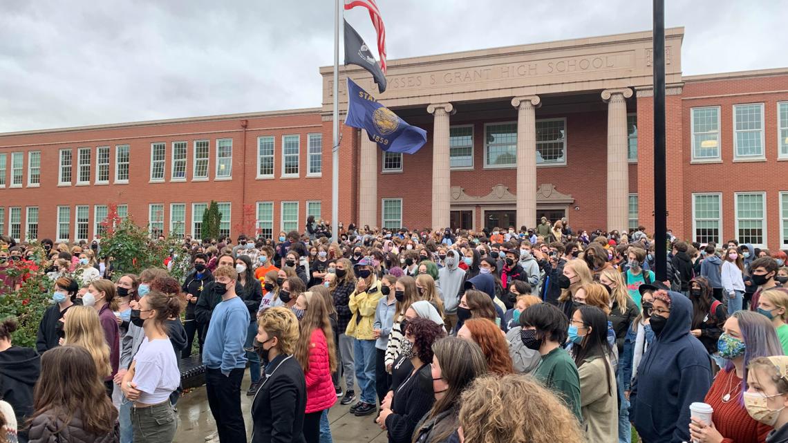 Students host walkout in NE Portland to support vaccine mandate - Vimarsana News
