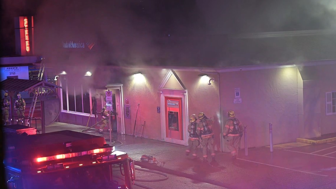 Bank of America on Hawthorne catches fire overnight | kgw.com