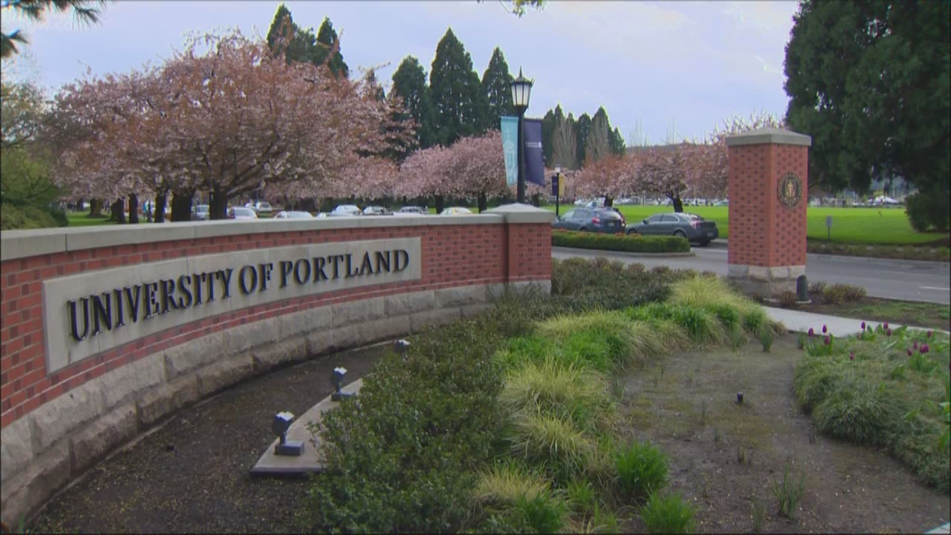 When will the University of Portland fall term start?