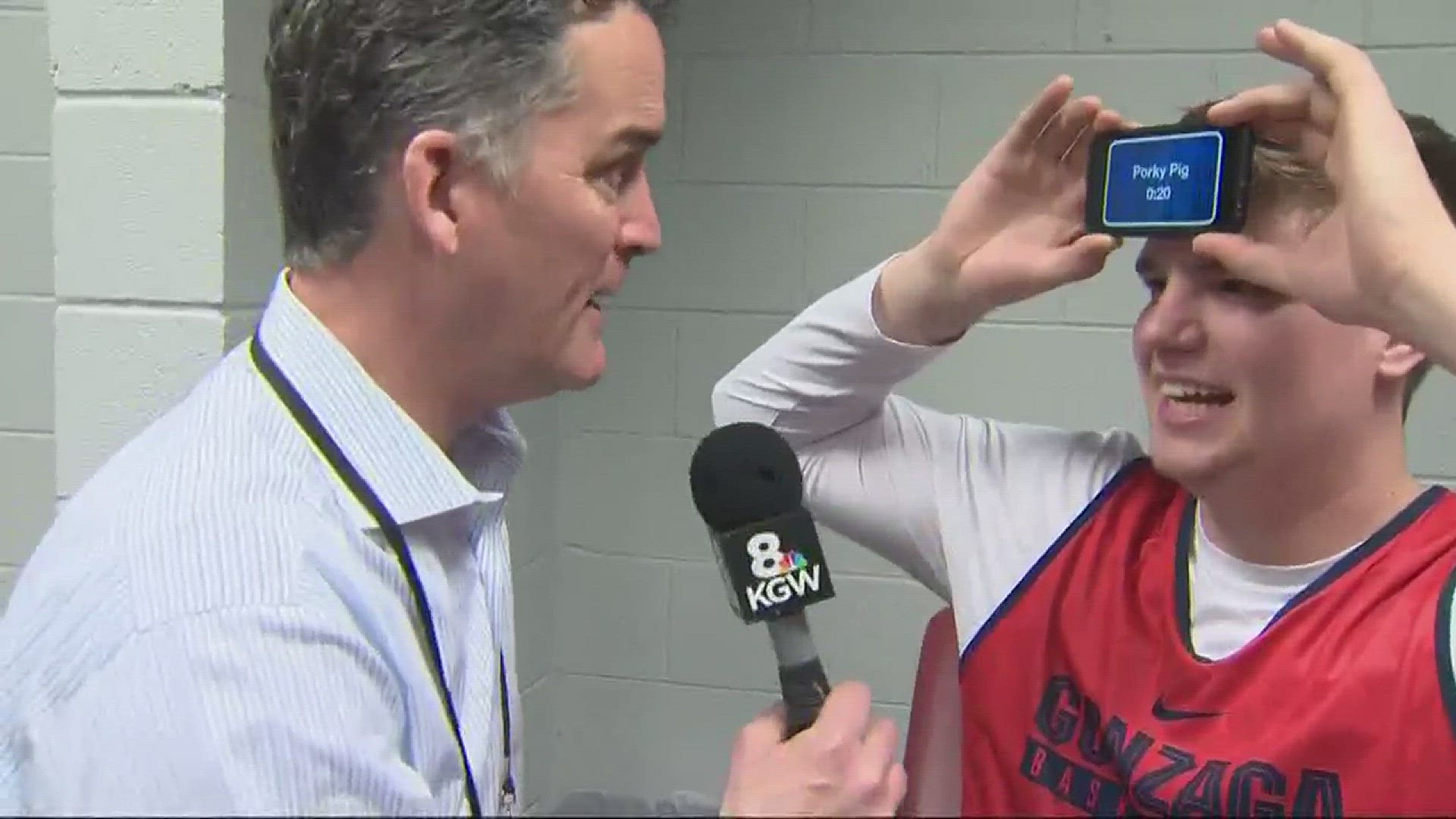 Joe plays 'heads up' with the Gonzaga team