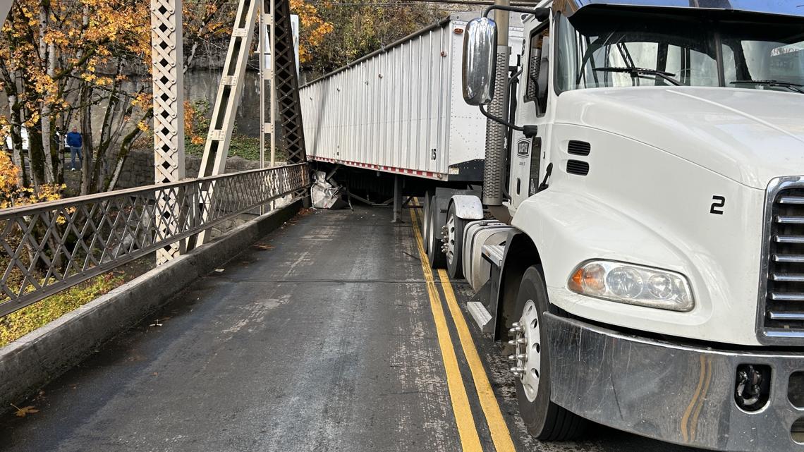 Stark Street Bridge over Sandy River reopens after semitruck collision