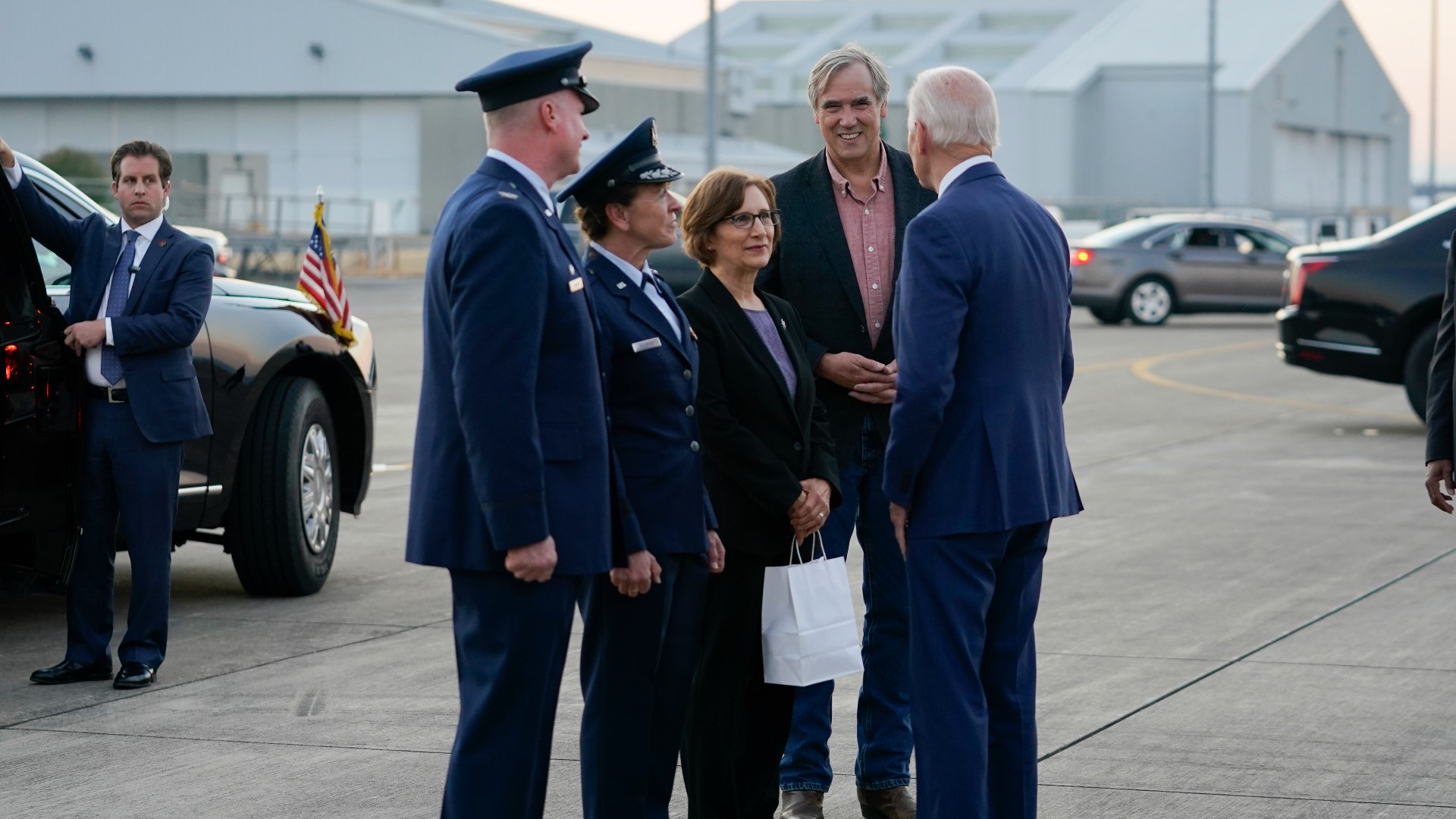 Biden arrives in Portland to campaign for Tina Kotek | kgw.com