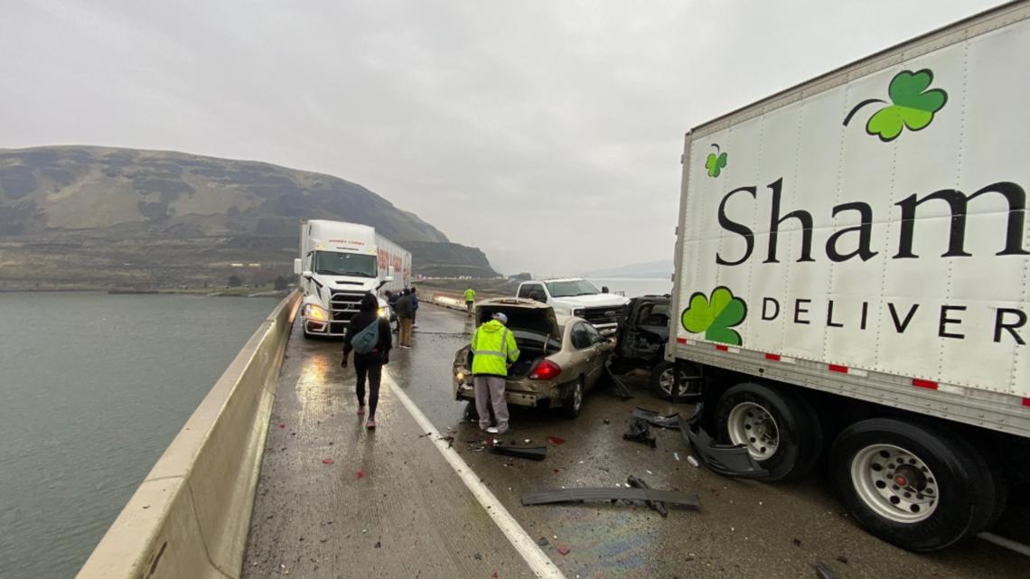 Freezing rain creates hazardous travel conditions in Hood River Valley, eastern Gorge