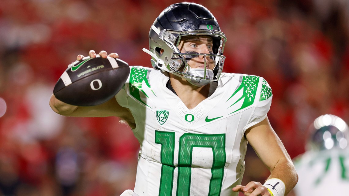 Photos: Herbert and Mariota — A battle of former Ducks