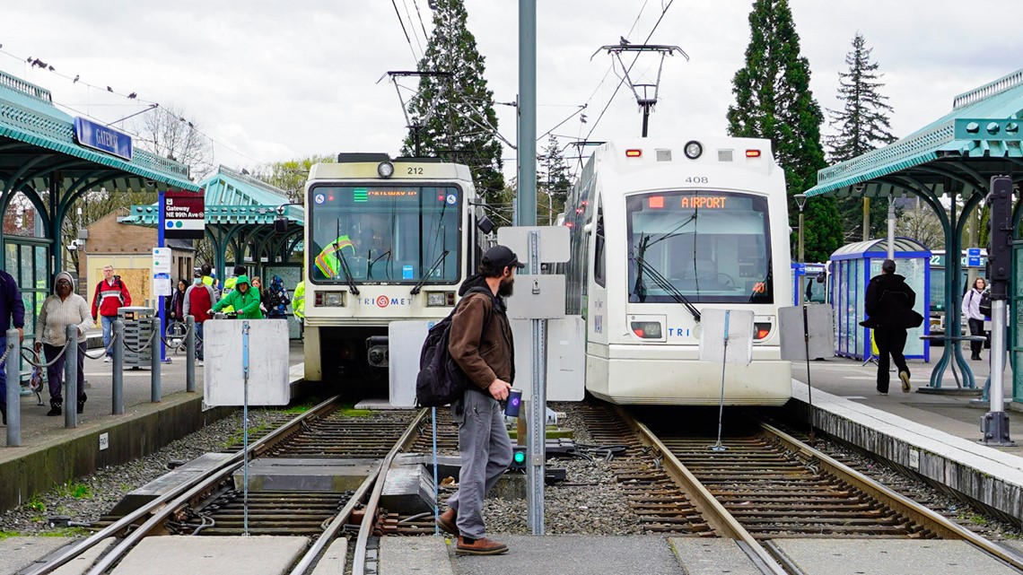 MAX light rail back in service after 3-week disruption | kgw.com