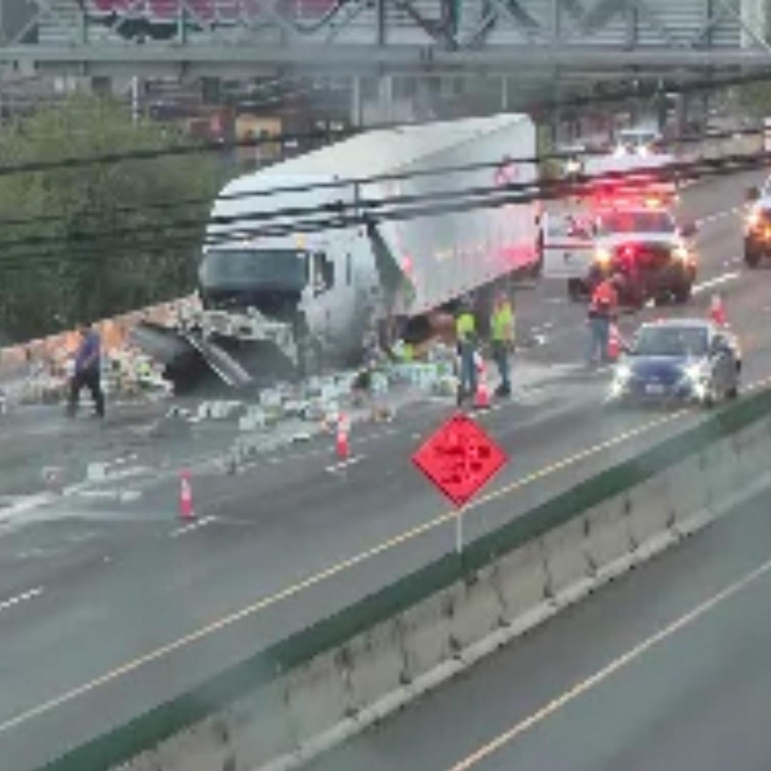 Major semitruck crash causes miles-long traffic backup on I-5 north in ...