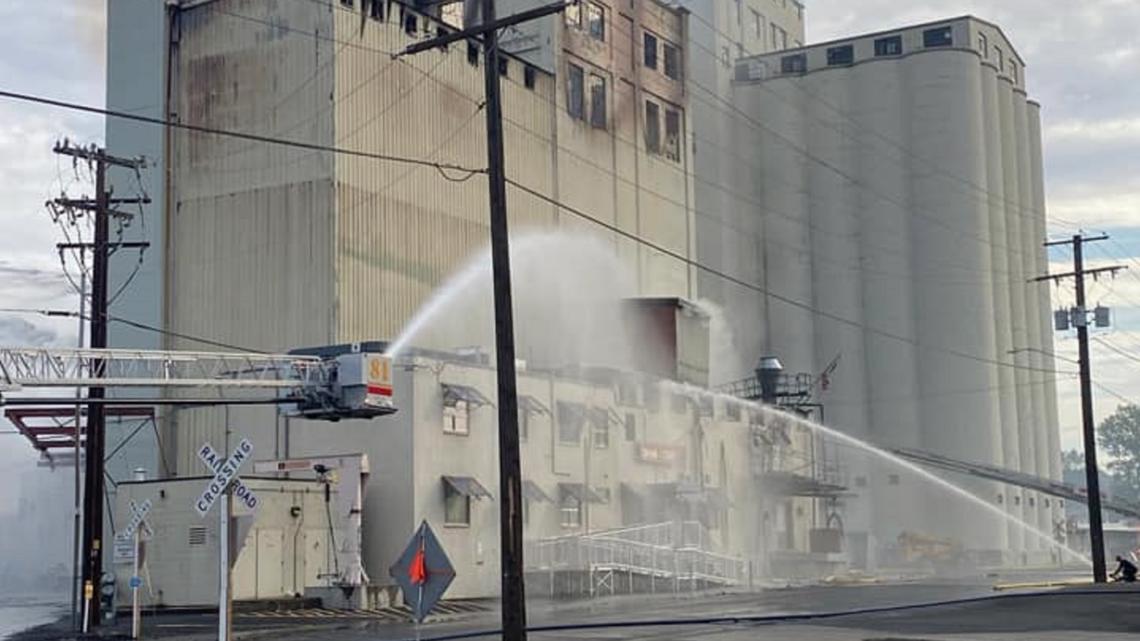 Fire destroys building at Pendleton Flour Mills