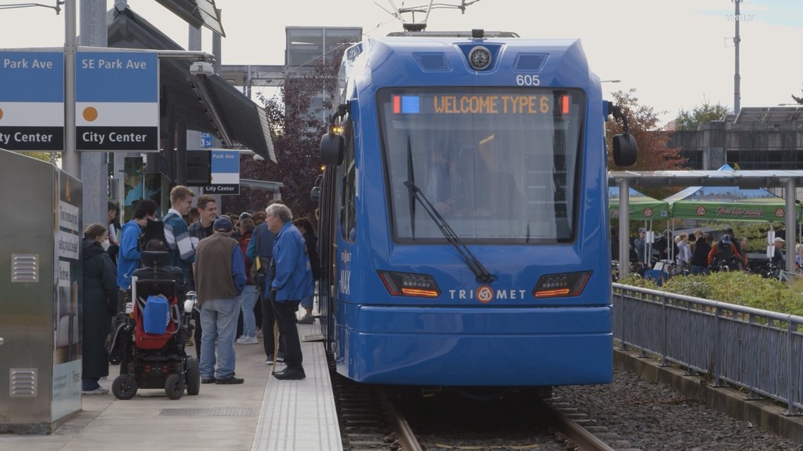 Portland meets new sixthgeneration TriMet MAX train