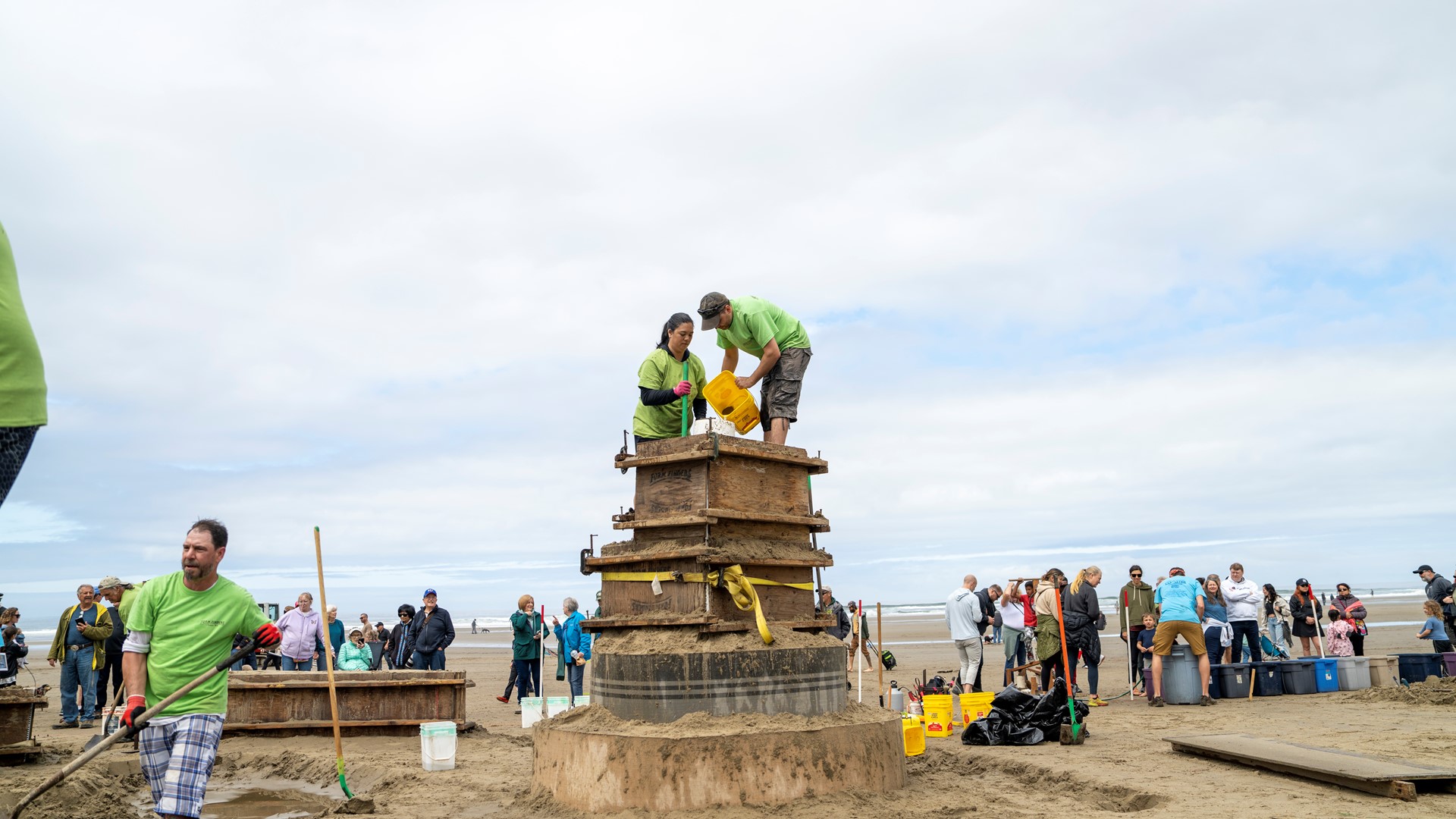 Artists thrill at Cannon Beach sandcastle contest