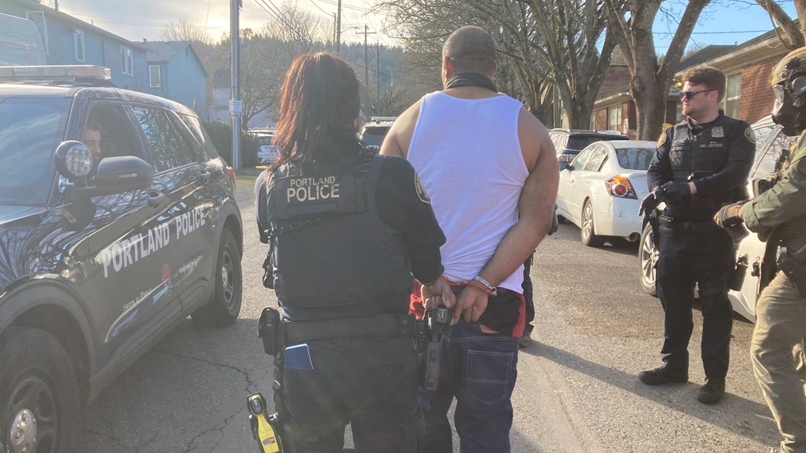 Man in custody after hours-long armed barricade in Portland | kgw.com