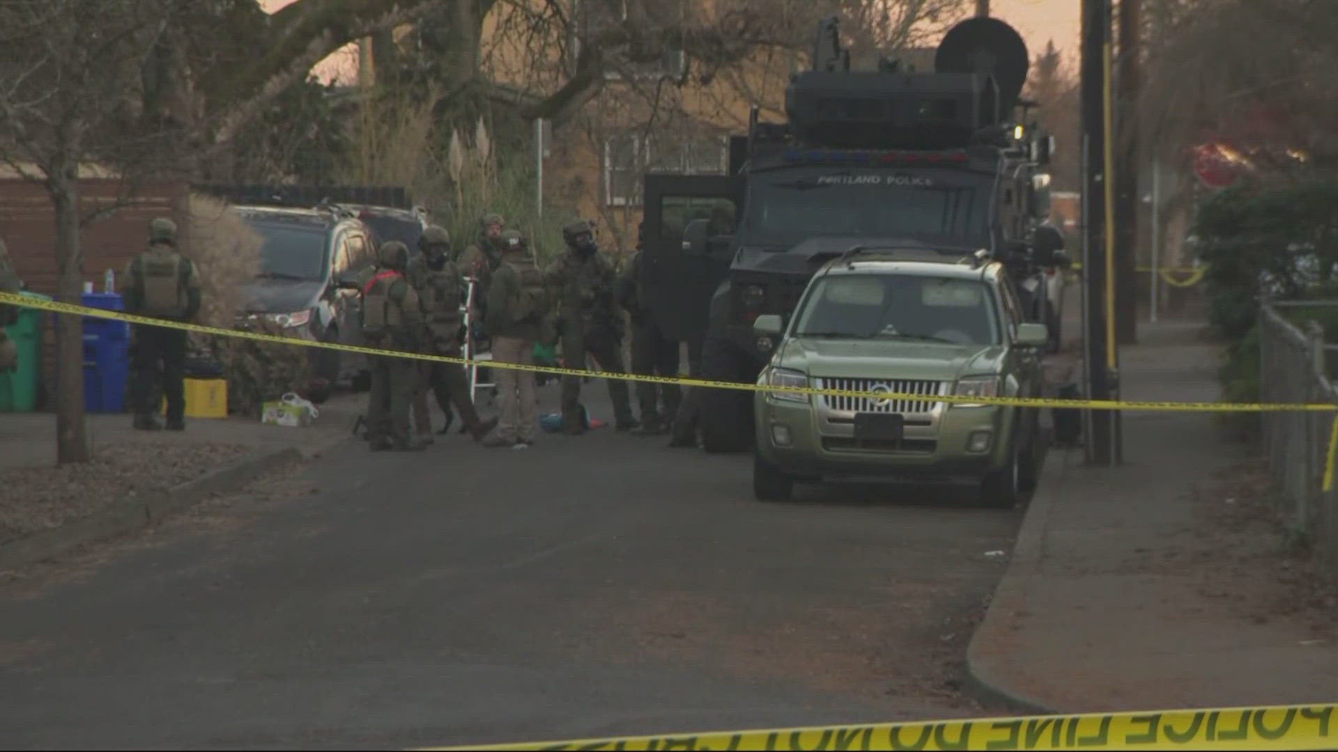 Police respond to suspect barricaded in North Portland home | kgw.com