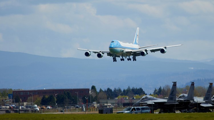 Watch Air Force One arrive depart from Portland airport kgw