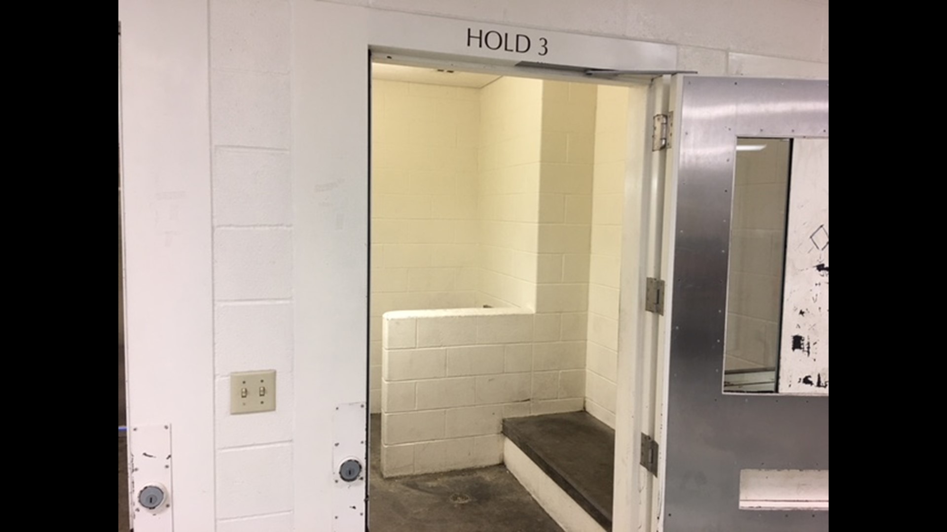 Hundreds of inmates released in metro area due to overcrowding | kgw.com