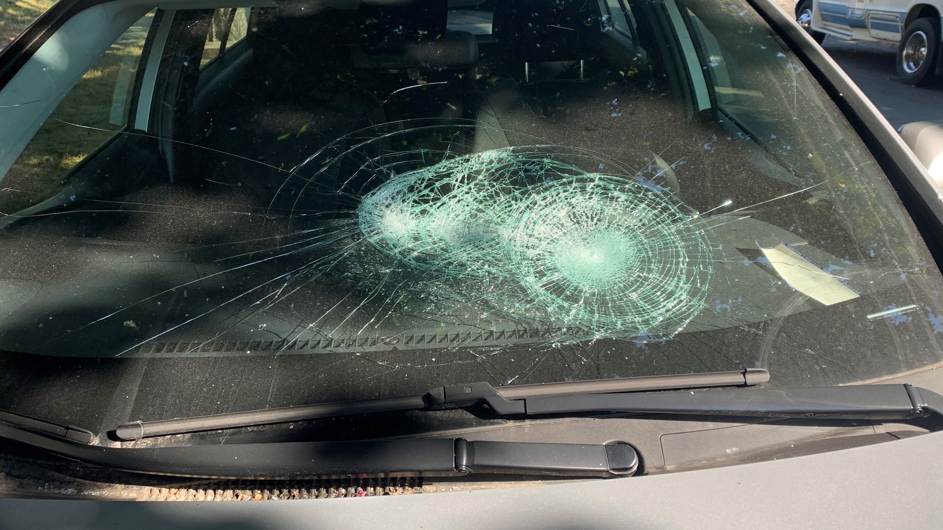 Guy goes around Portland smashing windshields in cars while they are ...