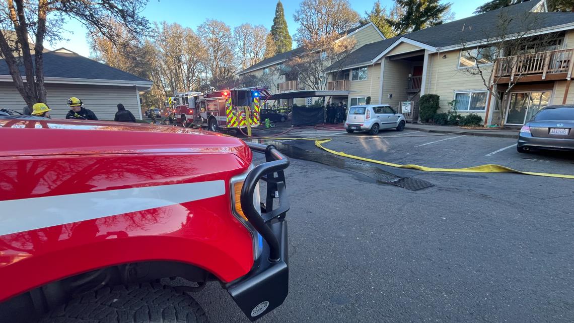 Woman dead after fire at Aloha apartment complex | kgw.com