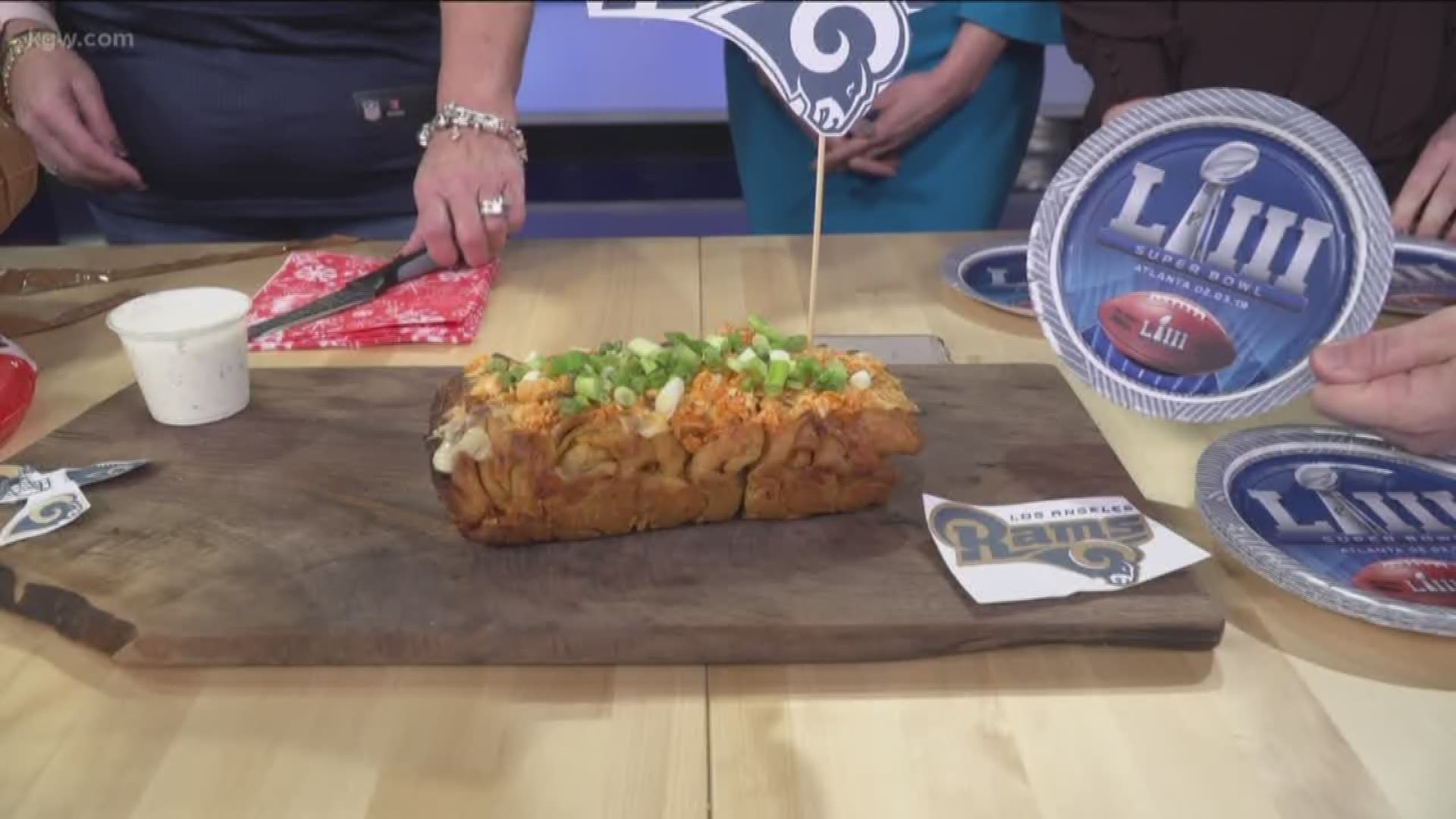 Game day viewer recipes: Buffalo chicken bread