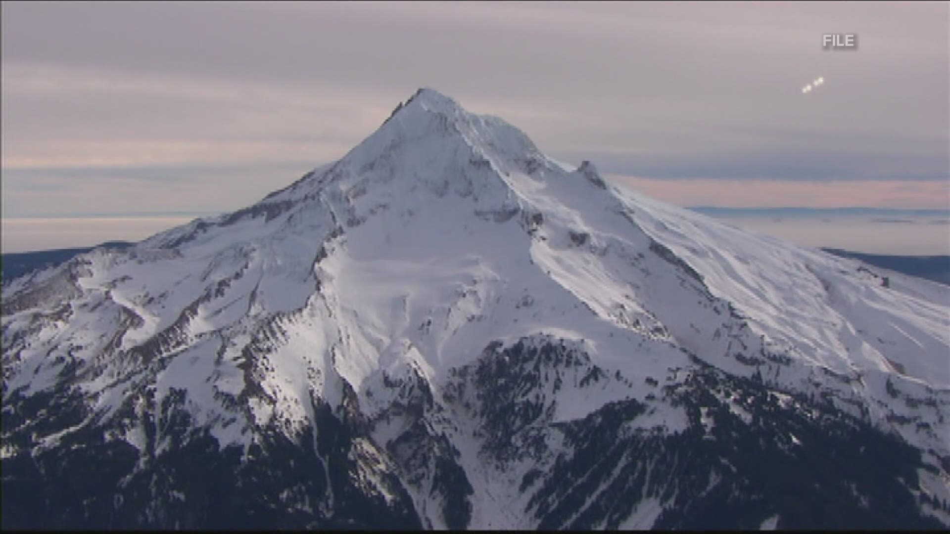 A climber fell to his death on Mount Hood over the weekend. As Tim Gordon reports, it triggered a massive rescue effort and a safety warning.