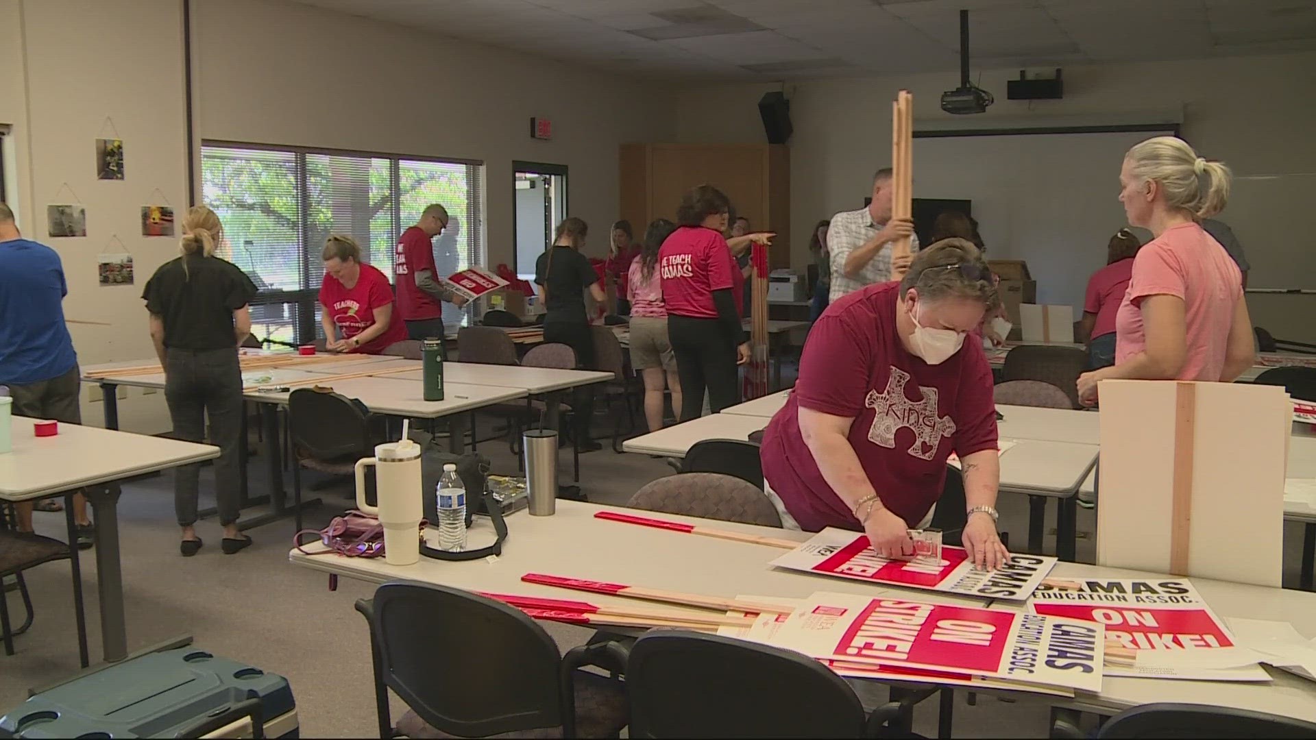 Evergreen, Camas teachers prepare signs for authorized strike