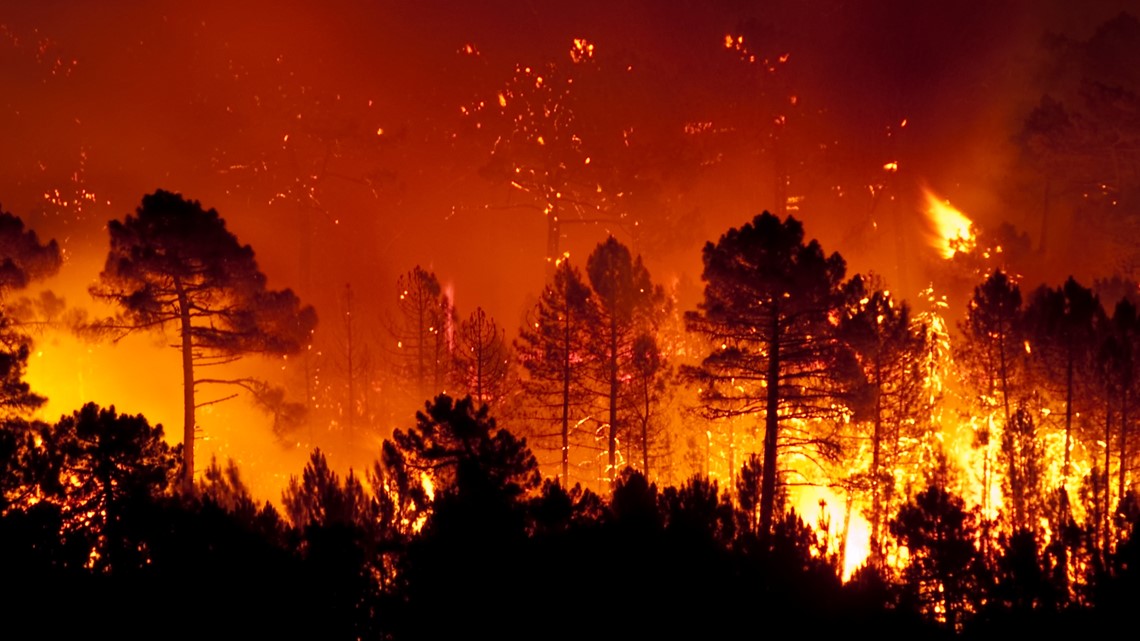 Southwestern Oregon wildfire quadruples in size