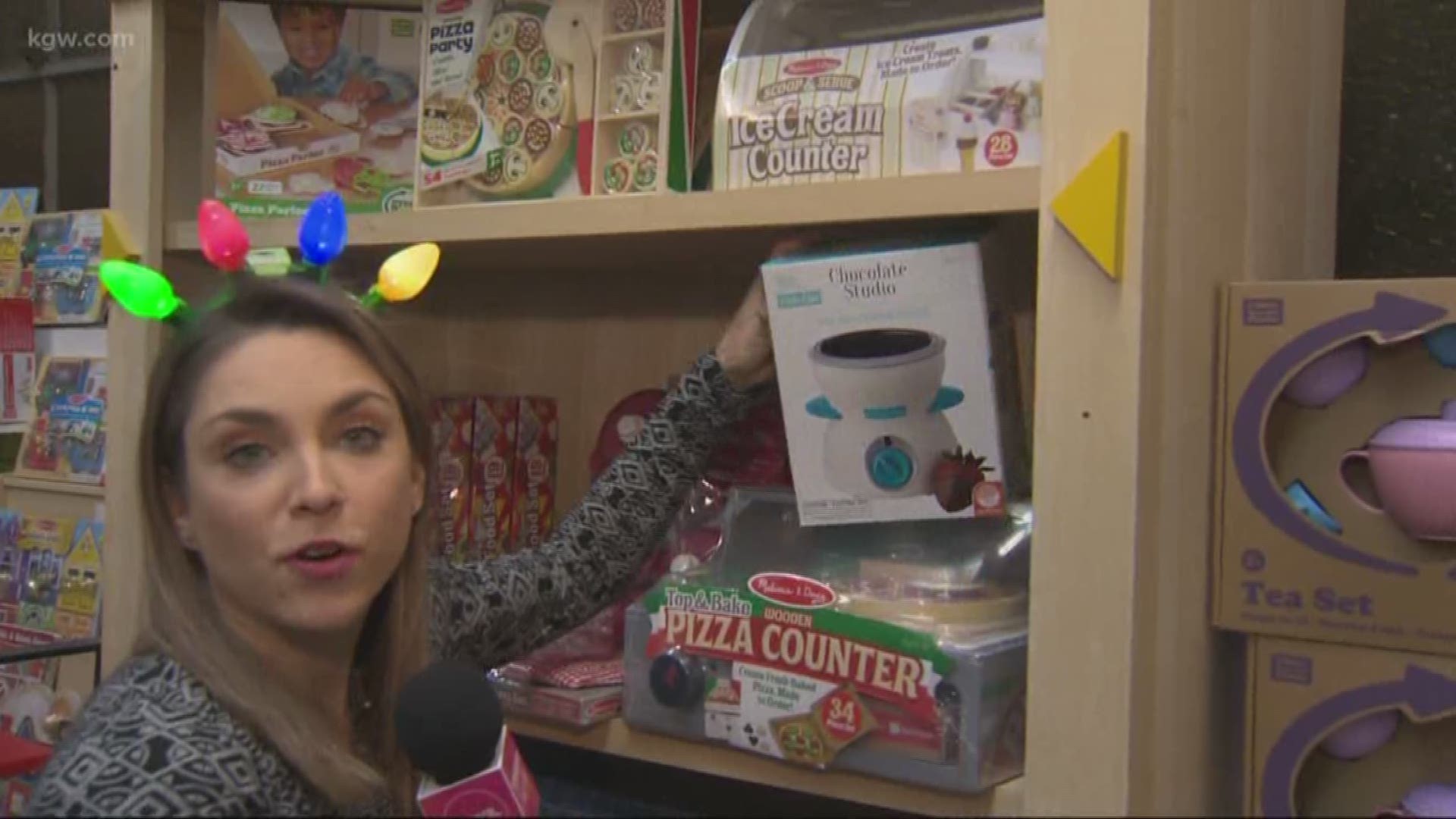 It's the final week of the KGW Great Toy Drive, so Cassidy Quinn went to Thinker Toys in Multnomah Village, to do some toy shopping of her own.
#TonightWithCassidy