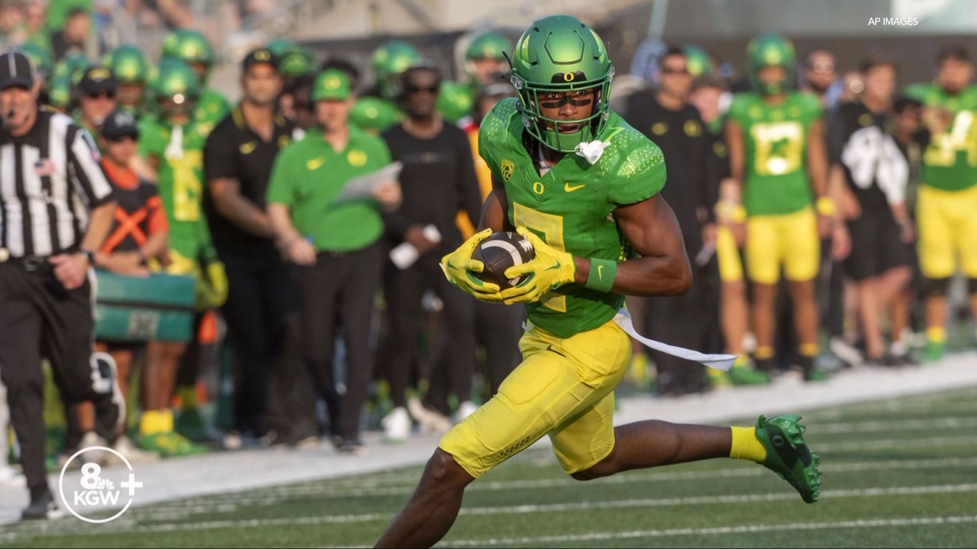The Oregon Ducks beat Hawaii, the Oregon State Beavers climbed two spots in the latest AP Poll, and Portland State picked up its first win of the season: 91-0.
