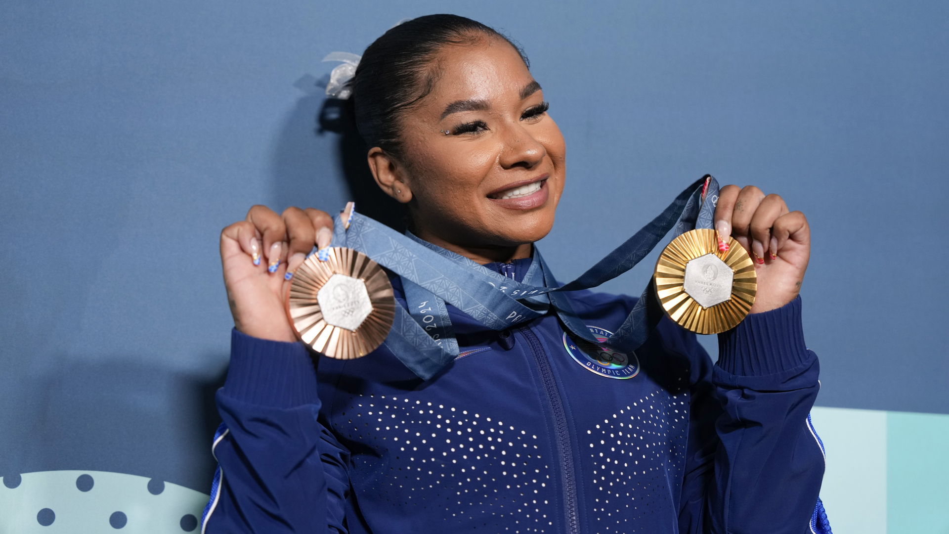 During the floor exercise final, a last-minute scoring inquiry on behalf of American gymnast Jordan Chiles vaulted her onto the podium.