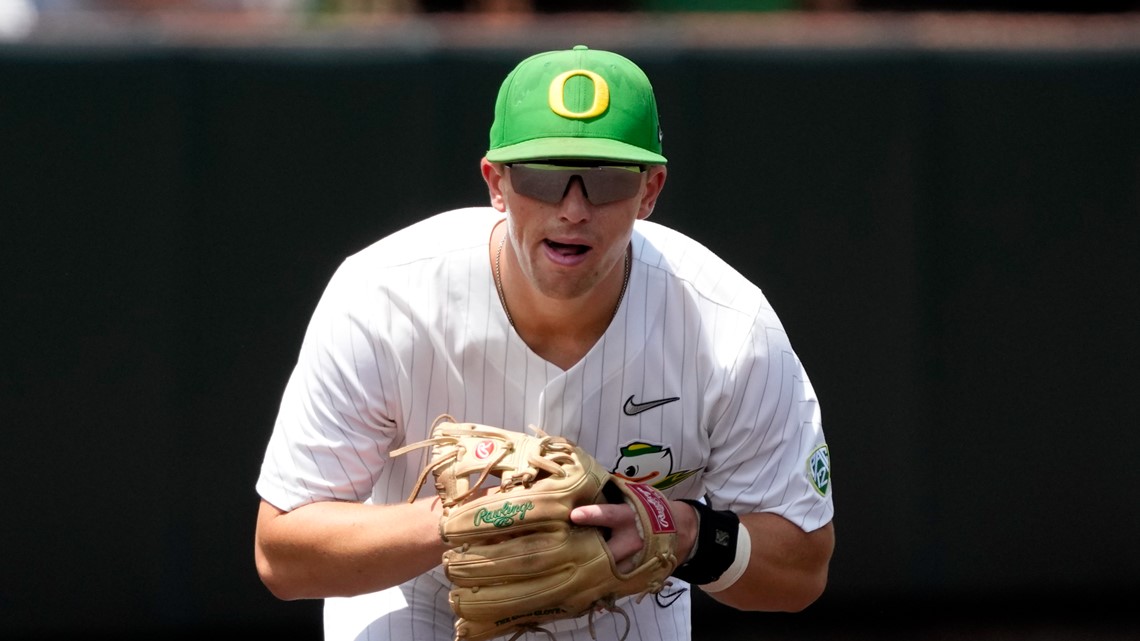 Oregon baseball reaches super regionals for 1st time in 11 years