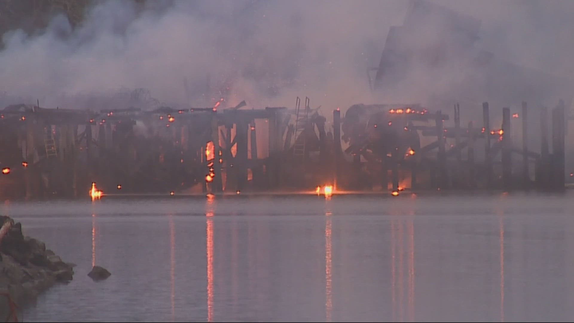 ​A major fire broke out at the Port of Ilwaco on the Washington side of the Columbia River mouth on Monday, pouring "hazardous" smoke over the marina.
