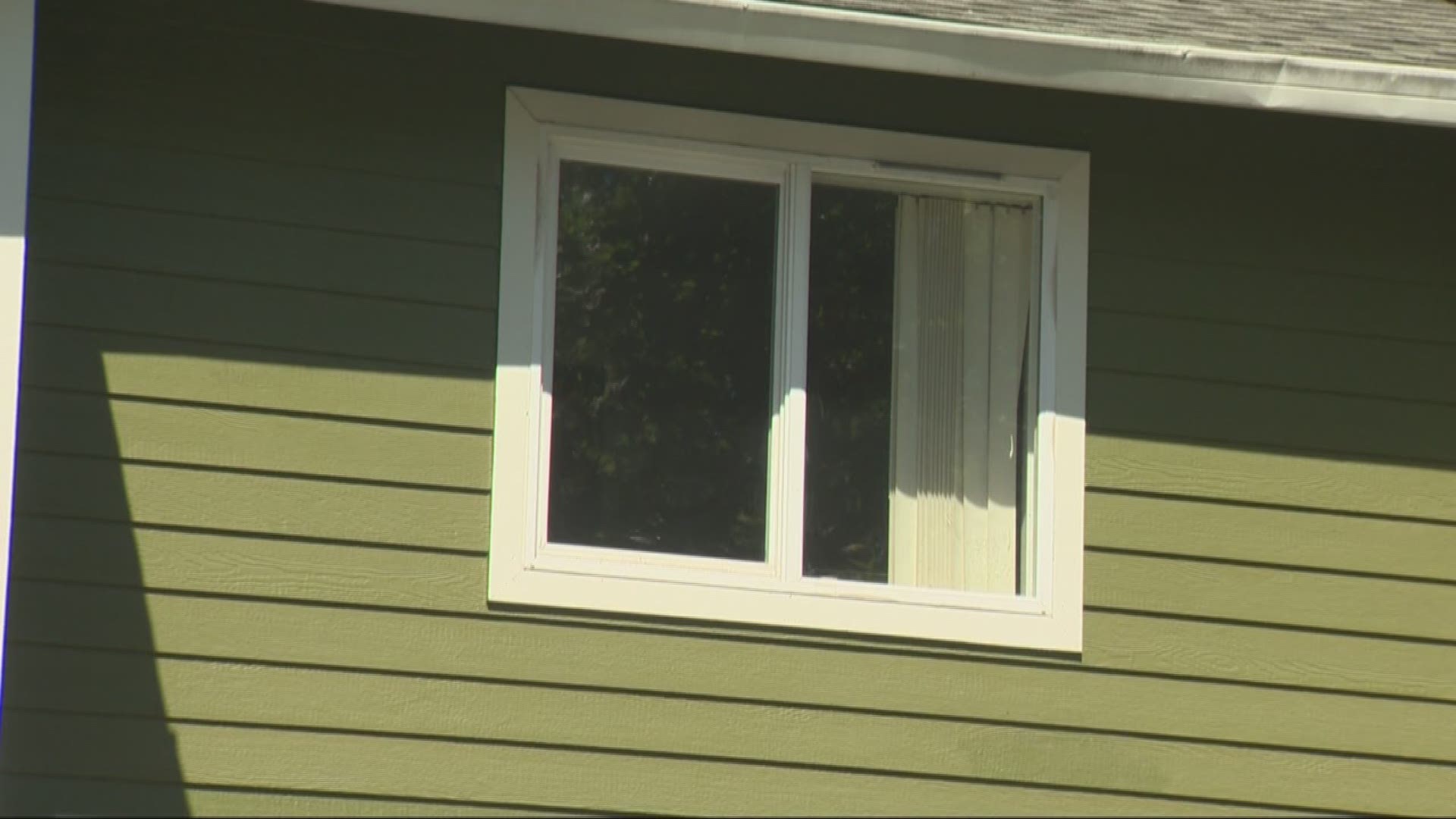 Aloha toddler in critical condition after fall from window | kgw.com