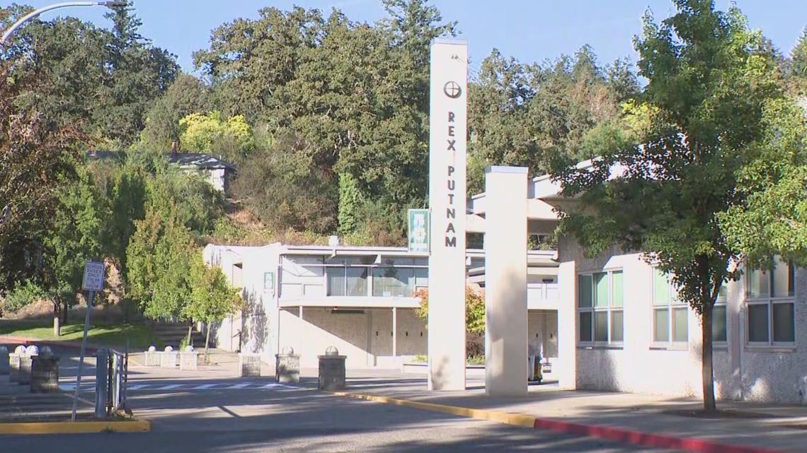 Lockdown lifted at Milwaukie high school