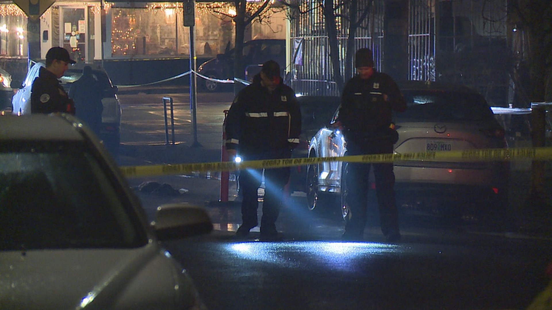 Two pedestrians hit by vehicle, one fatally in Northeast Portland | kgw.com