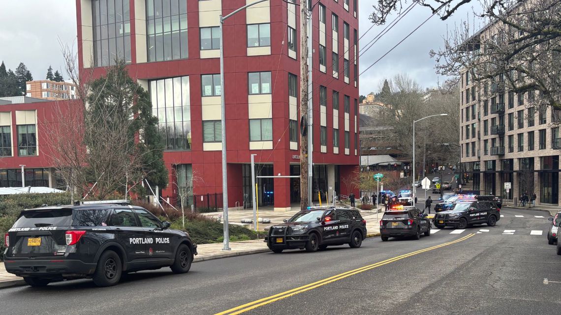 Suspects arrested after entering Lincoln High School, prompting lockdown Officers responded to a stabbing in Southwest Portland and found one victim. Police said two suspects later ran into Lincoln High School and were arrested.