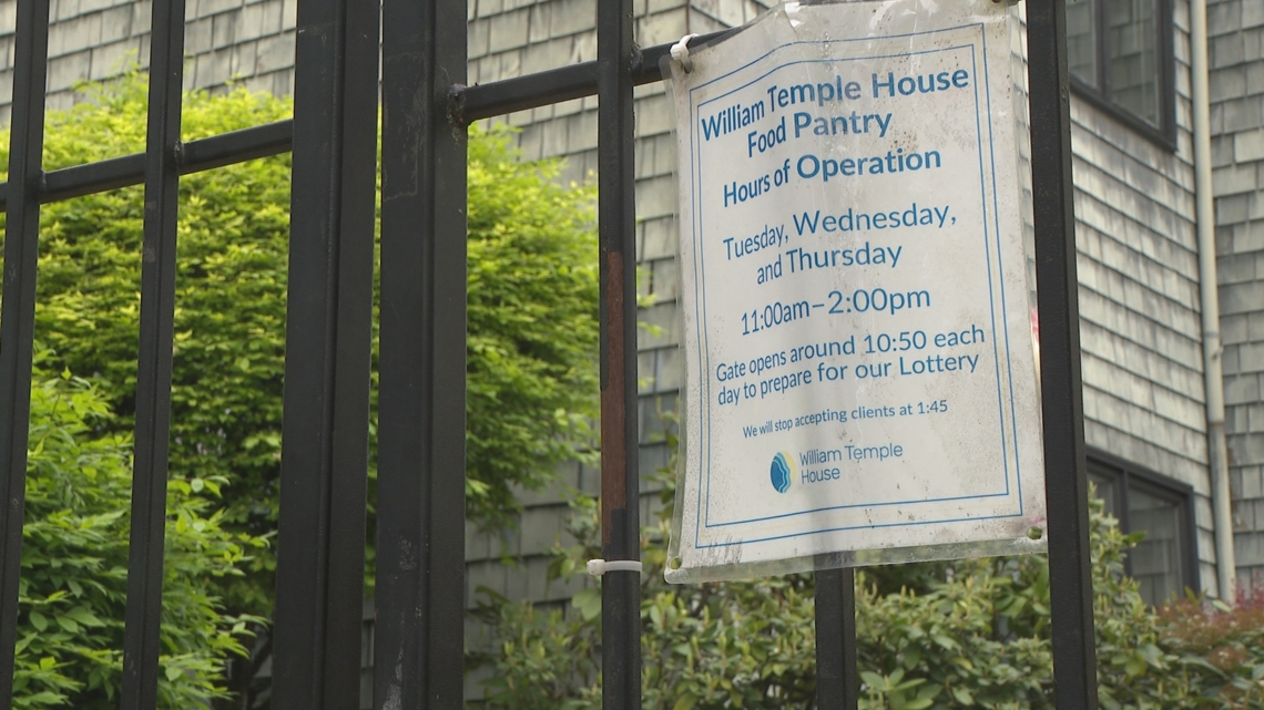 As thousands of Oregonians lose SNAP benefits, pressure falls on food pantries