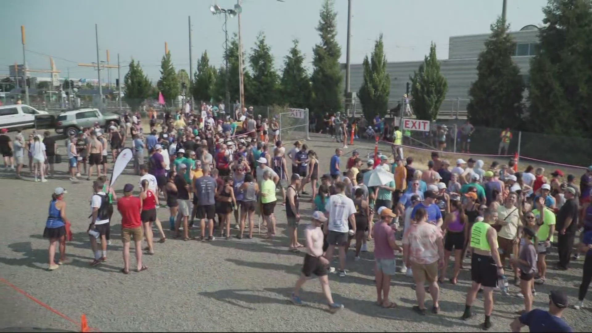 Hood to Coast runners pass through Portland