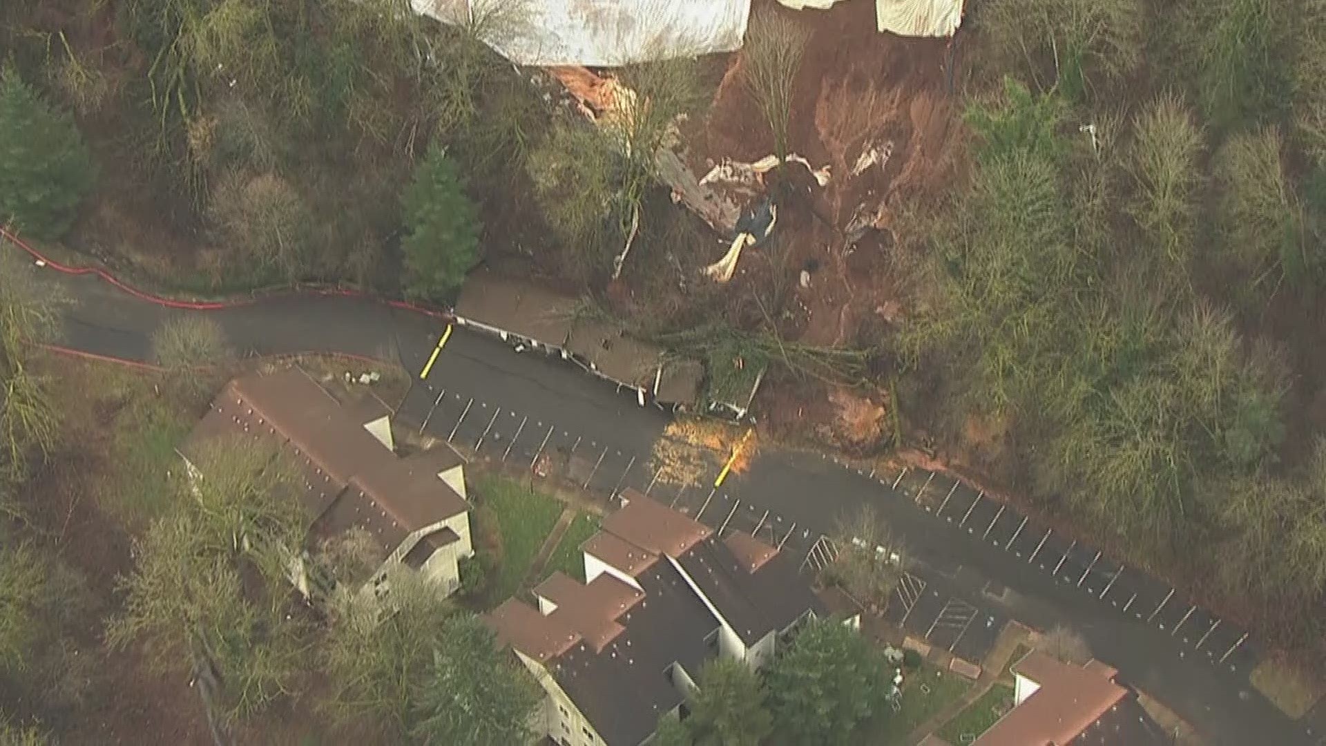 Raw: Oregon City landslides from Sky8
