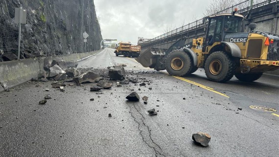 Highway 99 East tunnel reopens in Oregon City after rock slide closure