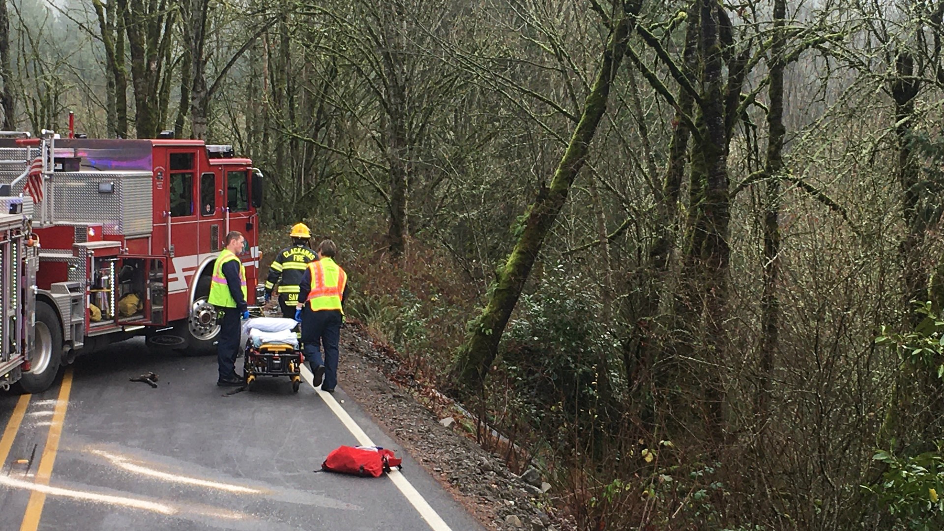 Three people injured in Oregon City crash