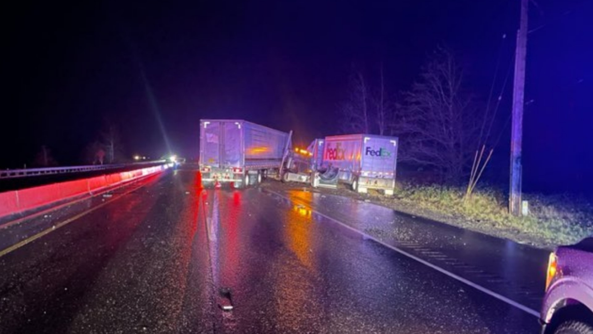 I-84 closed between Troutdale and Hood River due to fatal crash, icy  conditions | kgw.com