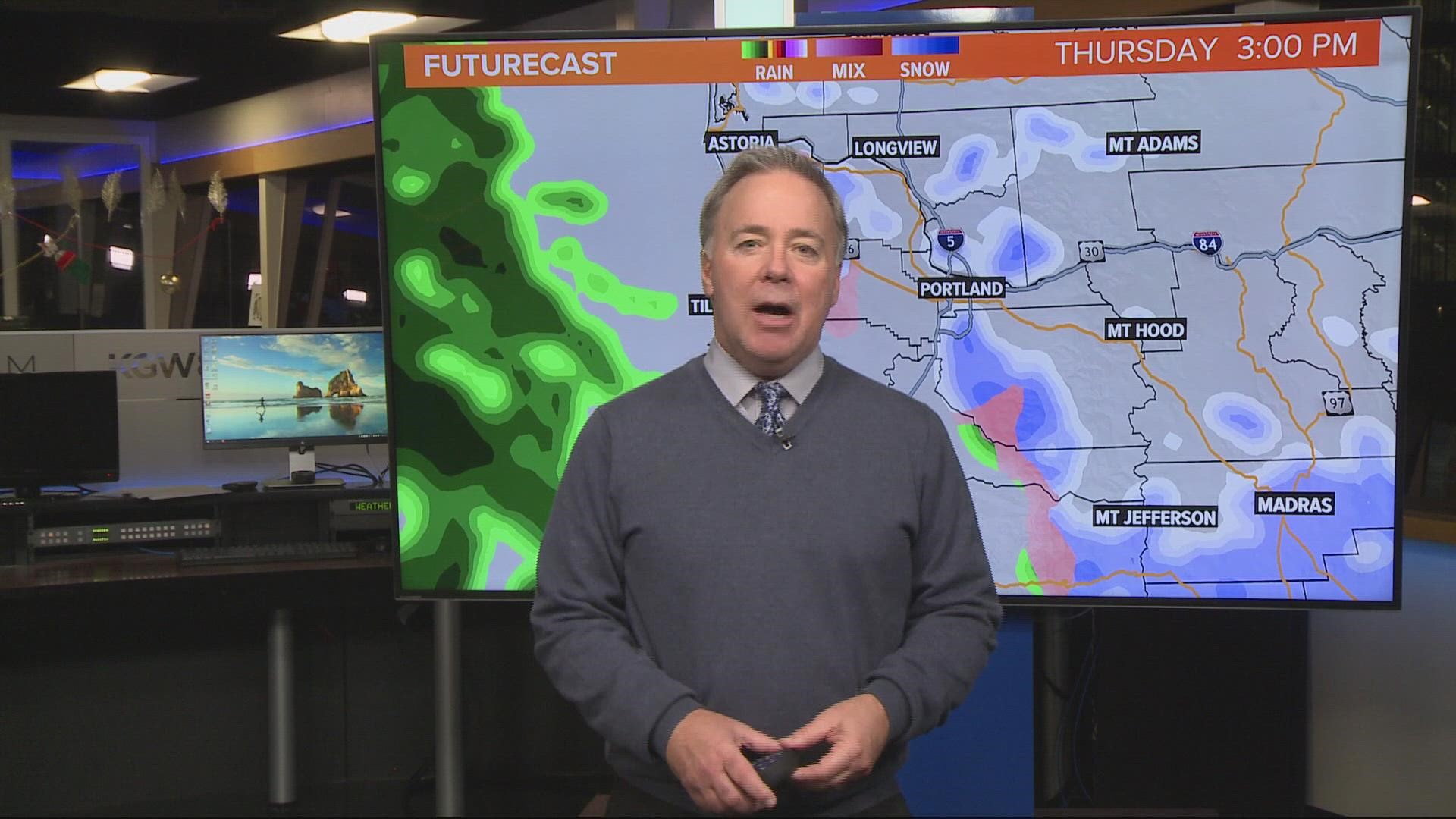 Both types of winter weather are expected as part of an ice storm in Portland this week. KGW meteorologist Rod Hill explains why we'll see ice rather than snow.