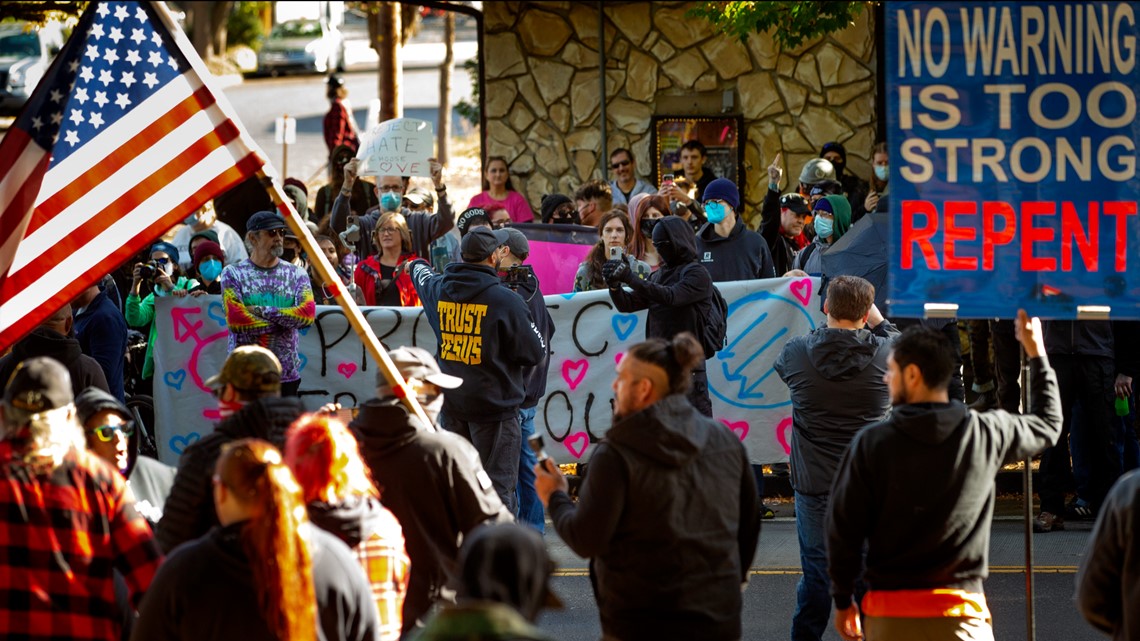 Drag story time at Eugene, Ore. pub draws guncarrying protesters