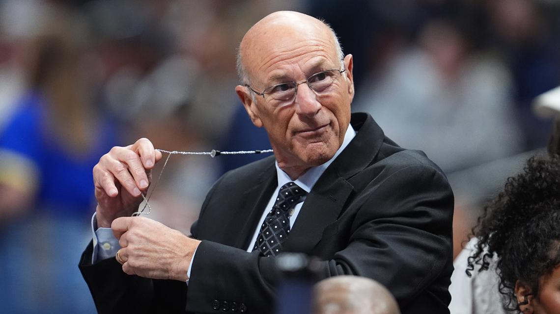 Blazers TV play-by-play voice Kevin Calabro leaving team over 'subprime' contract offer: Report