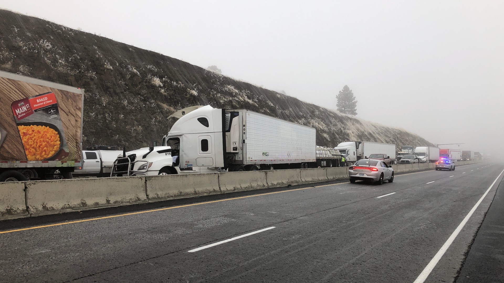 I84 reopens in eastern Oregon after closure due to crashes, ice