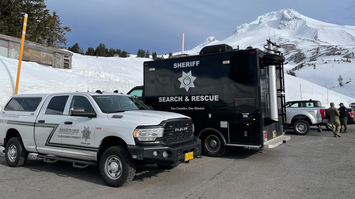 One dead, another rescued off of Mt. Hood - Vimarsana News