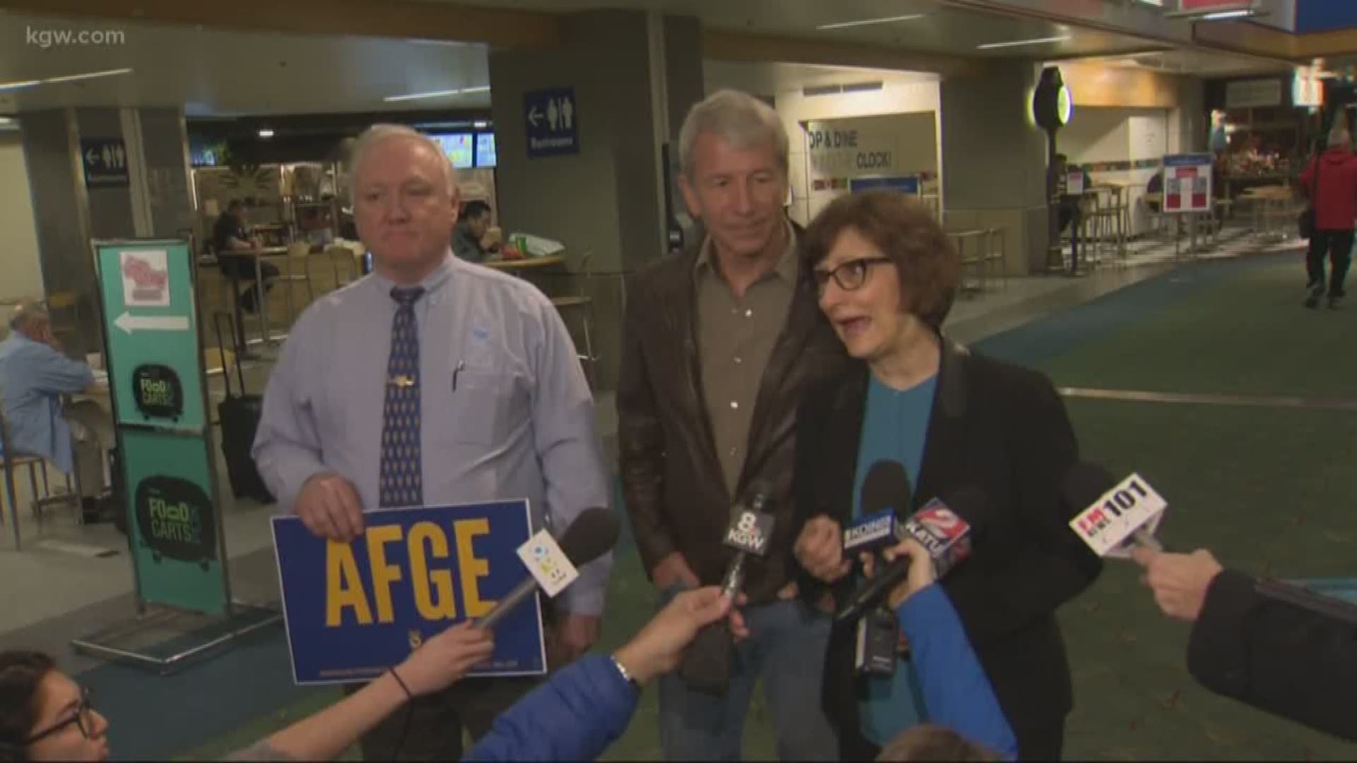 Reps Schrader, Bonameci meet with TSA workers at PDX