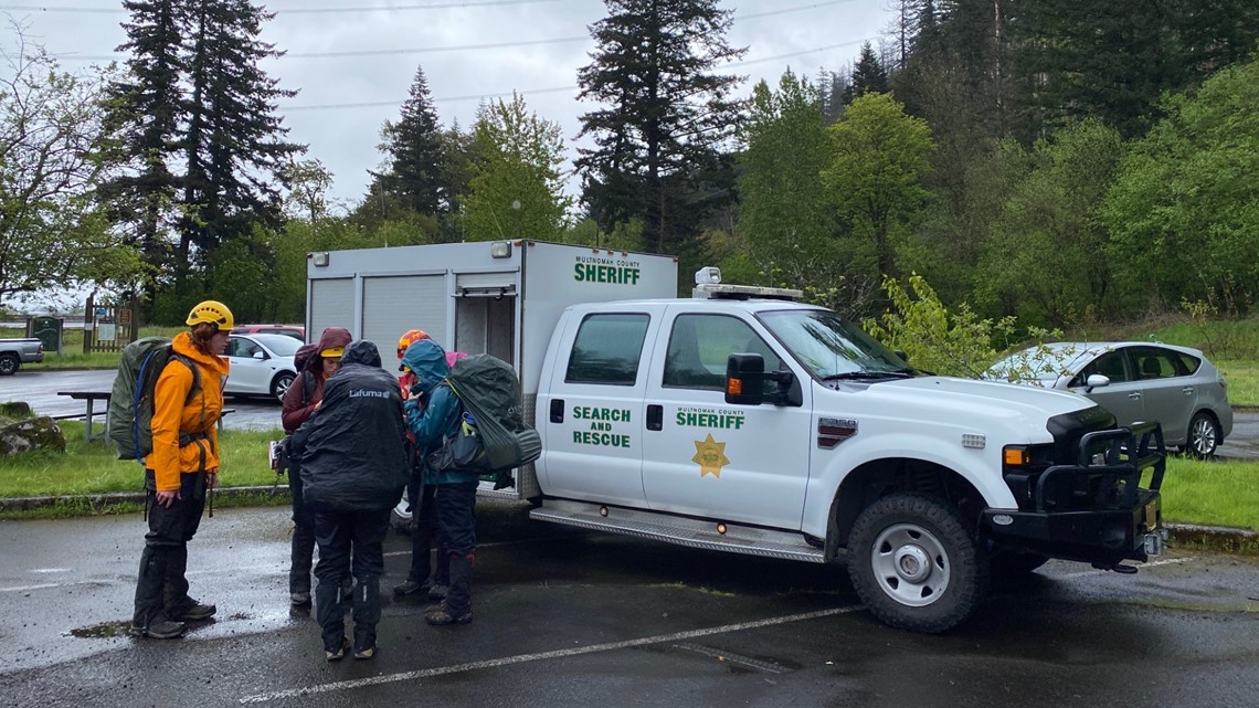 Hiker stranded on steep cliffside near Munra Point - Vimarsana News
